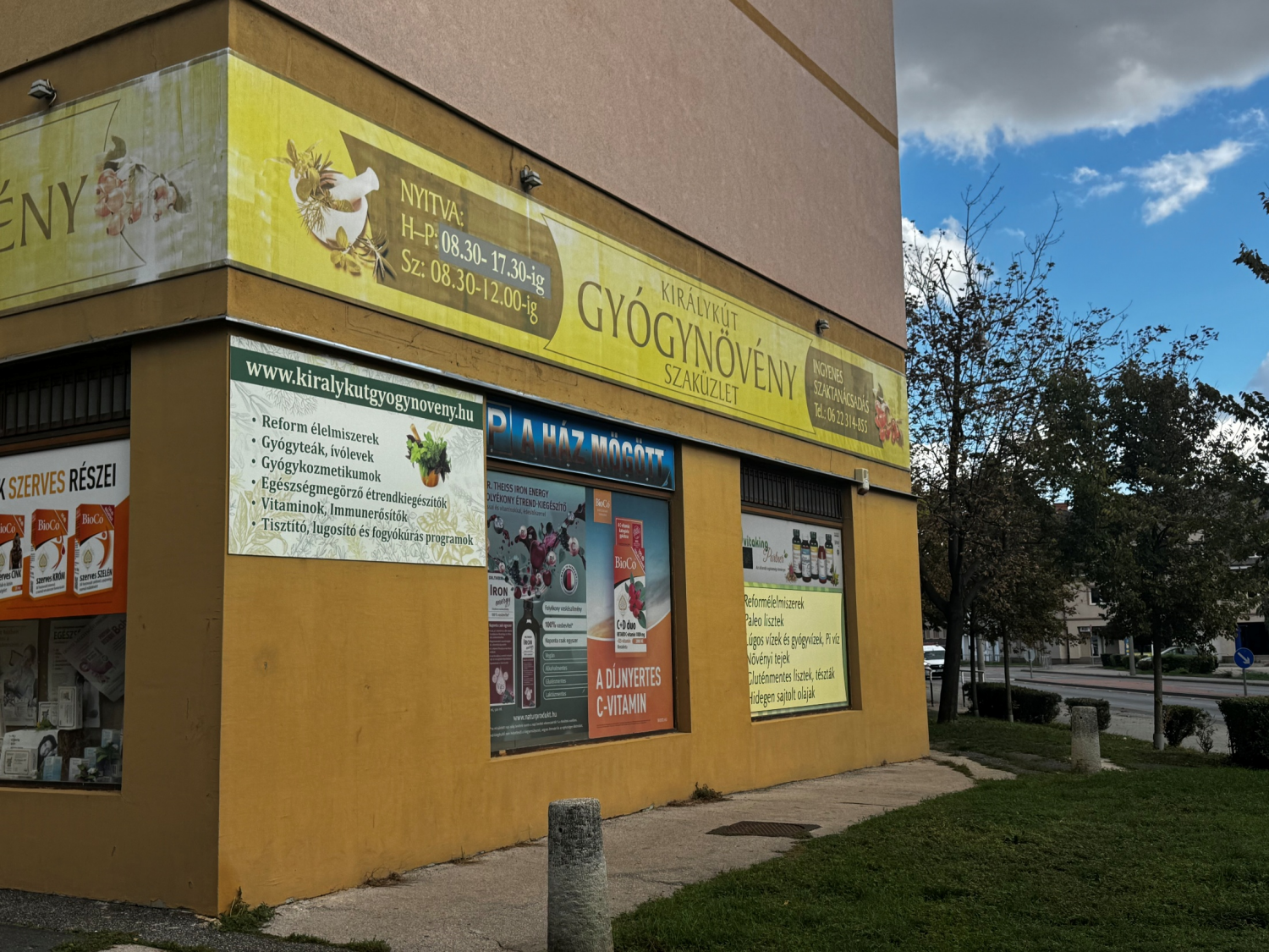 Királykút Herbal Store – entrance
